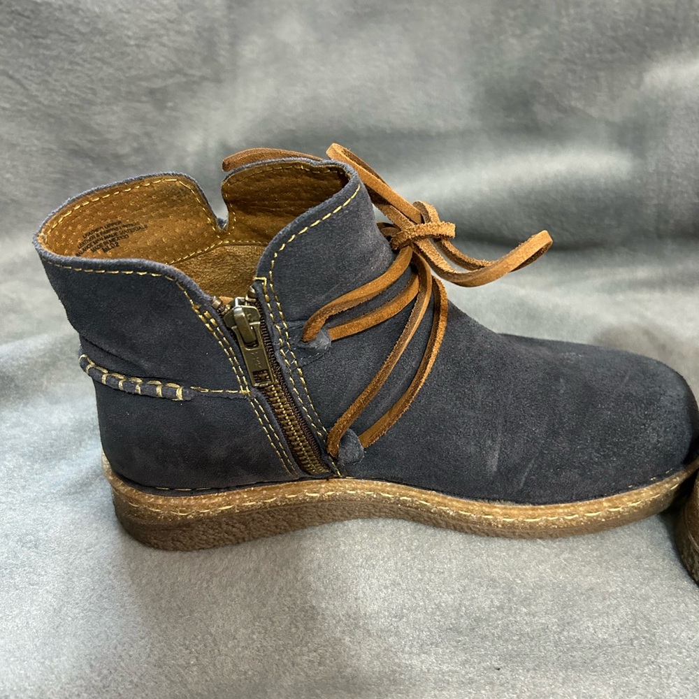Born Suede Ankle Boots with rawhide Laces - side zipper - Picture 4 of 8